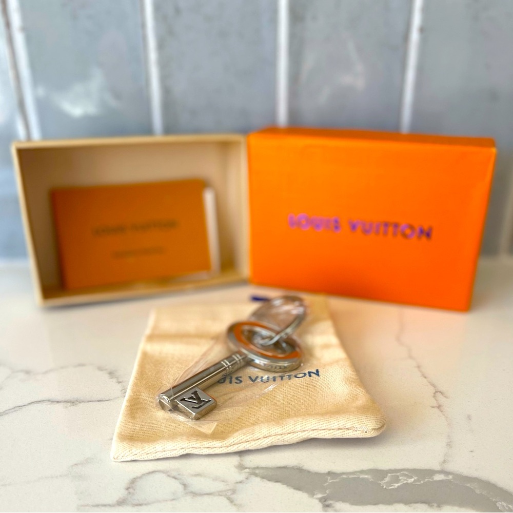 Louis Vuitton key holder/keychain 🔑